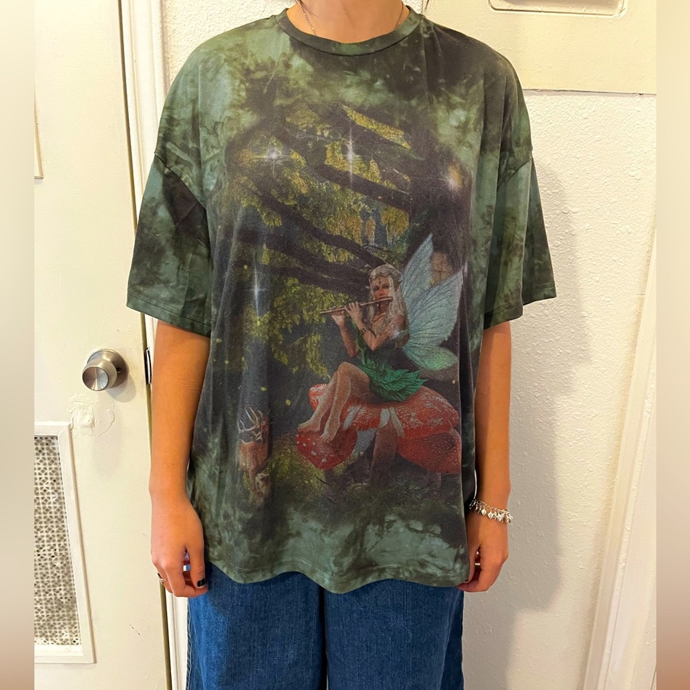Fairycore Mushroom Graphic T shirt
Size small. Fits oversized.